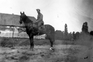 F541 Bij Hackfort 1939-1940 - Soldaat Looijer te paard